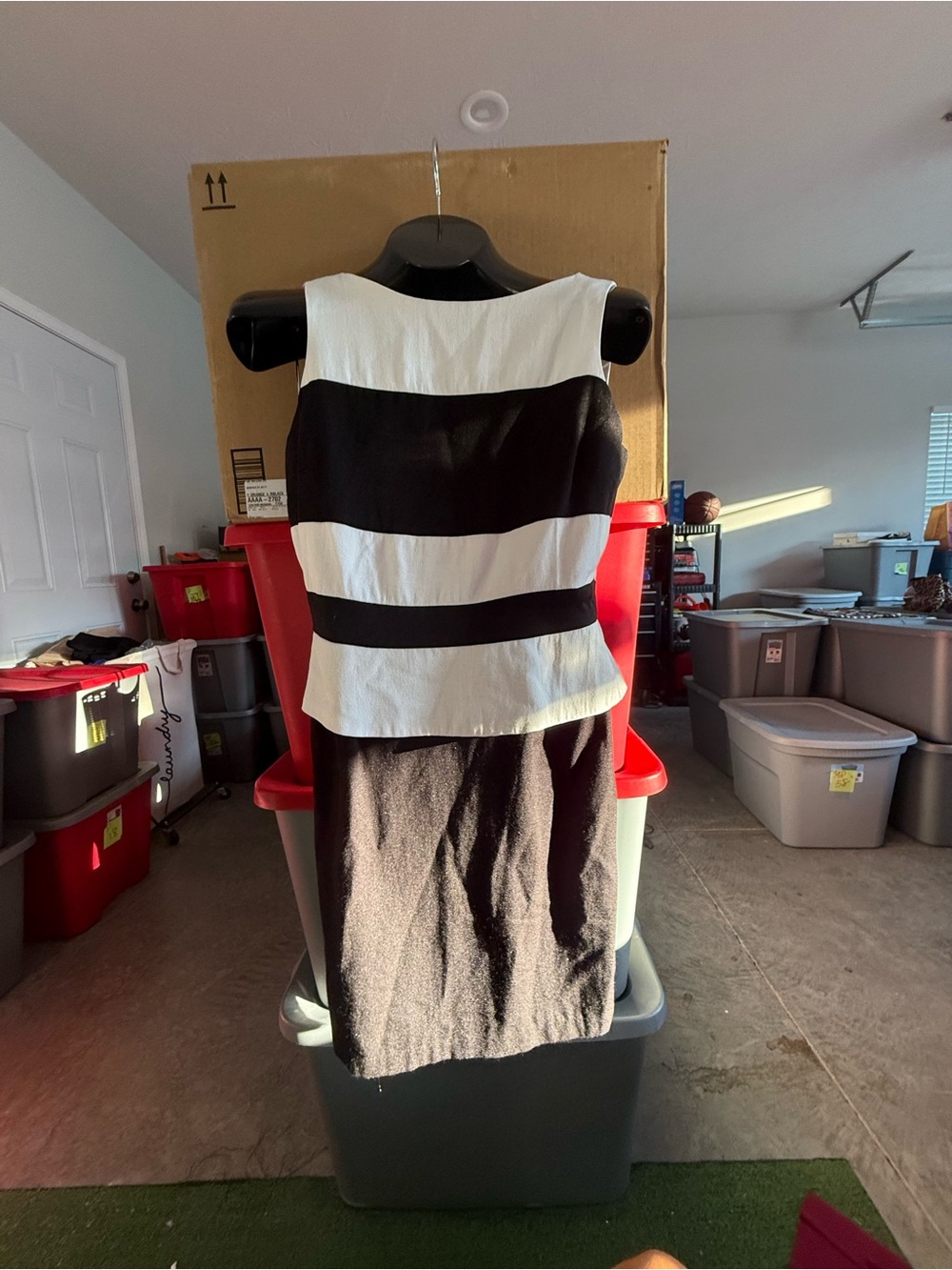 Black and White Sleeveless Colorblock Dress p64